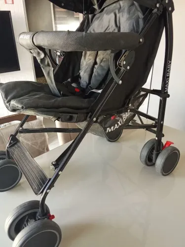 Carrinho De bebê Maxbaby novo