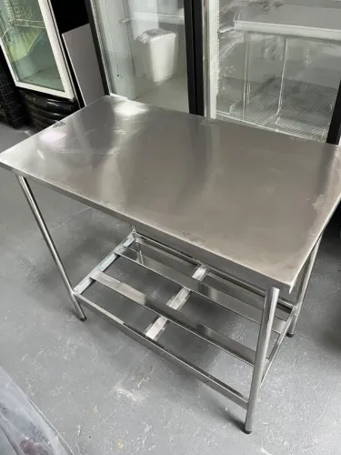 2 Mesas de inox 90x50x85 