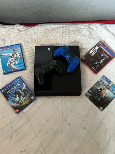 PS4 500GB + 2 Controles Originais + 4 Jogos