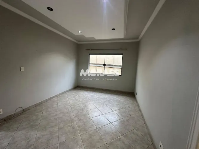 Casa com 2 quartos para alugar, 100 m² por R$ 2.500/mês - Vila Cardia - Bauru/SP