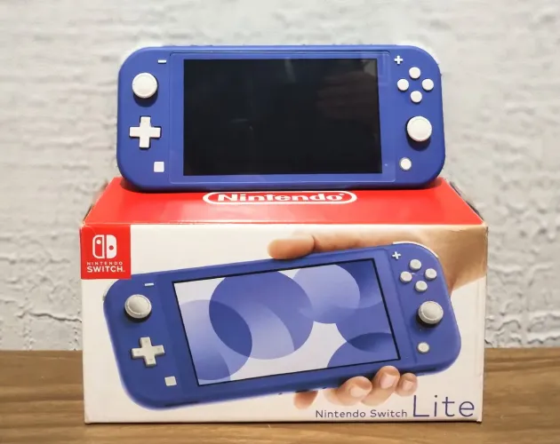 Nintendo Switch Lite Azul 32GB Com Película (Seminovo)