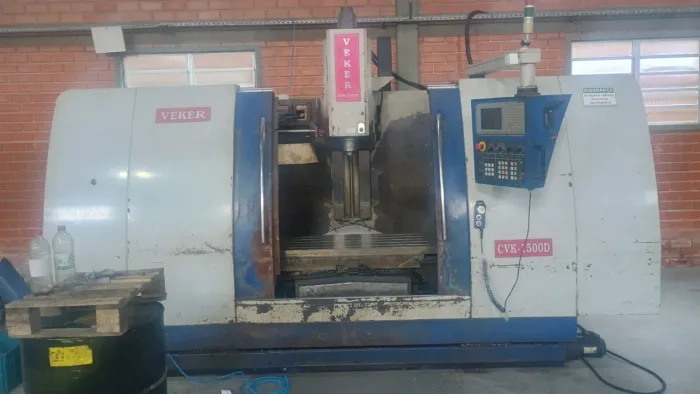 Centro de usinagem, Fresa CNC e Torno CNC