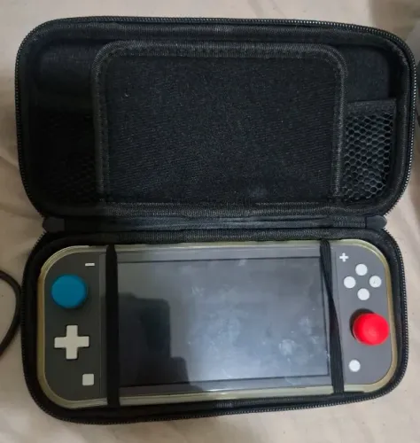 Nintendo Switch Lite + Pokémon Sword