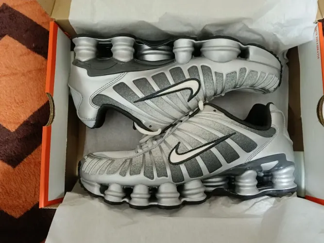 Tênis Nike Shox TL Prata estado de novo!
