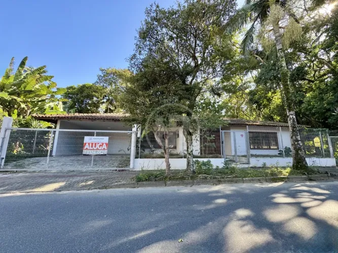 Casa Comercial Ampla com 8 Salas e 2 Lofts para Alugar na Rua Chile - Ponta Aguda, Blumena