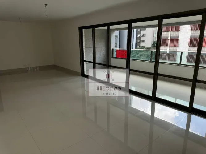 Apartamento 04 suítes, varanda gourmet, 04 vagas de garagem. Prédio lazer Premium.
