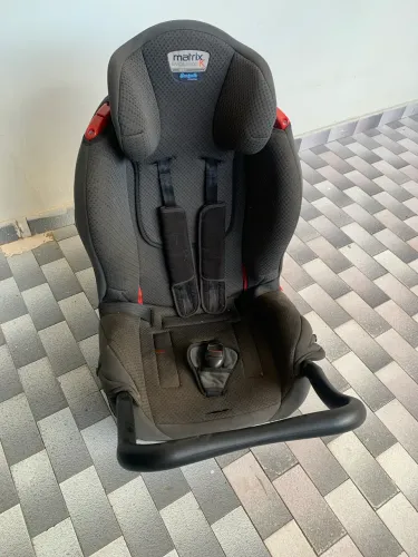 Cadeira infantil pra carro borigotto muito nova 