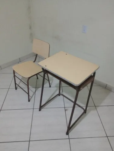 Mesa escolar com Cadeira