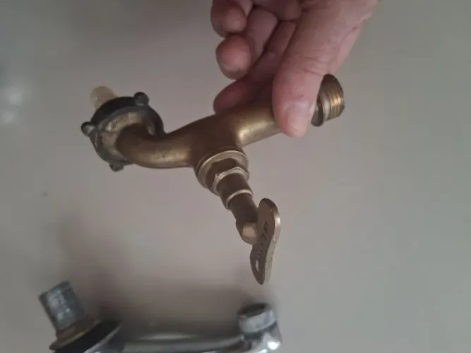 Torneira de latão dourado para jardim