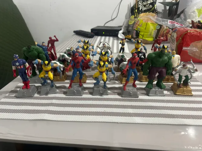 28 bonecos Marvel Heroes Chess Replacement Figurine Chess Pieces 2003 -