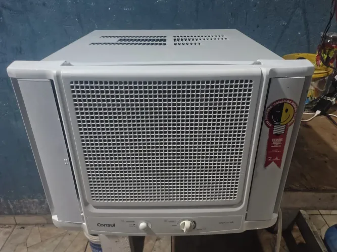 Vendo esse ar condicionado 7500 btus 127 volts gelando perfeitamente faço entrega com taxa