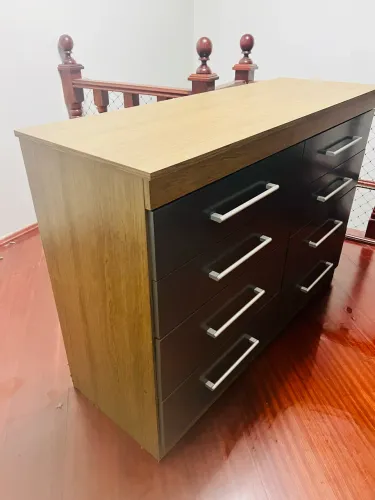 Cômoda com 8 gavetas