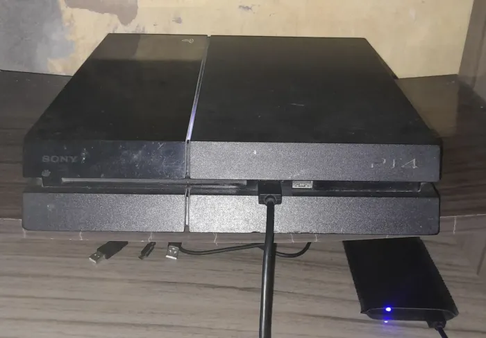 PS4 Fat 500GB + 2 Controles + 7 Jogos Físicos | Completo