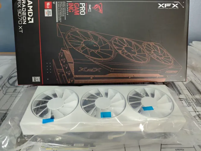 Placa de Vídeo XFX Swift AMD Radeon RX 9070 XT White, 16GB, GDDR6,256bits, FSR4 Pc