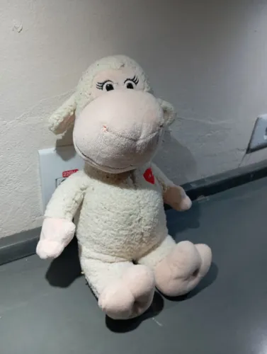 Bicho de pelúcia ovelhinha da Nestlé sem filhote