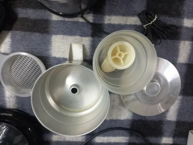 Espremedor de frutas laranja e limão usado