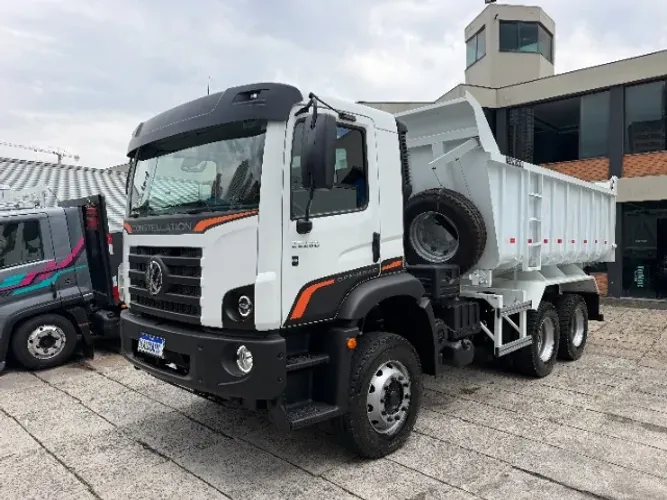 Volkswagen 27-260 Constellation 6x4 Caçamba Randon