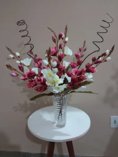 lindos arranjos com flores de azaleia 