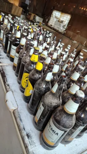 Vende-se 8 grades de garrafas para cerveja de 900 ml r$ 15 a grade garrafa individual r$ 2