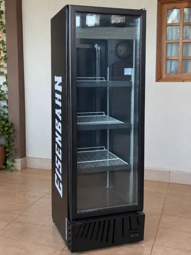 Cervejeira expositora slim