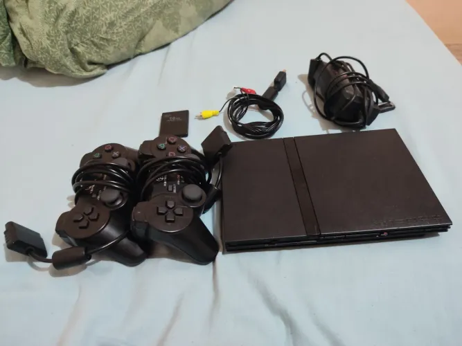 PLAYSTATION 2 conservado e sem defeitos.