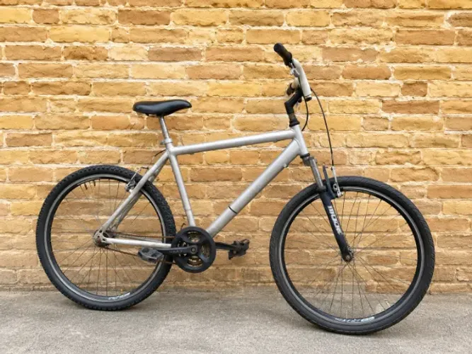 Bicicleta cromada aro 26 à venda