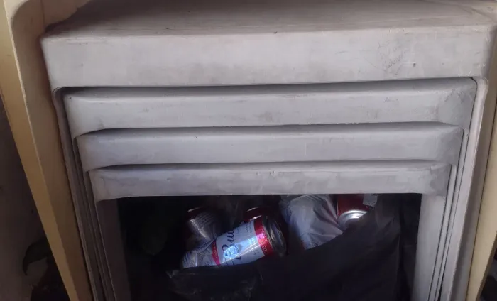  Vende-se mesa de plástico com caseiras 