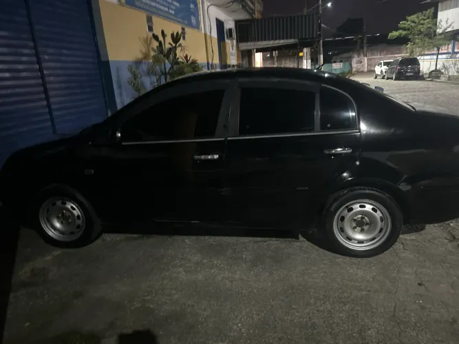 Volkswagen Polo Sedan 1.6 MI Total Flex 8V 4P 2005