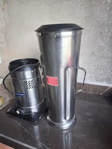 Vendo esse liquidificador industrial 10 litros super conservado funcionando perfeitamente