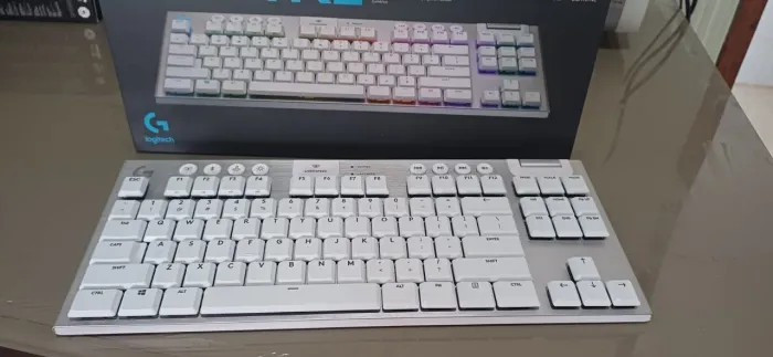 Vendo Teclado Logitech TKL 70% G915 White Em estado de novo!