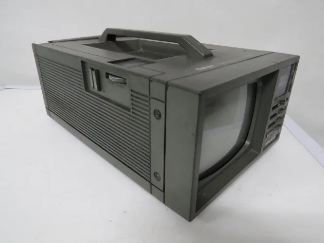 TV Portátil antiga com Rádio- International