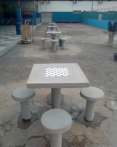 Mesas de concreto para praças