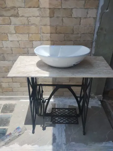 Conjunto pia, pedra e gabinete. 