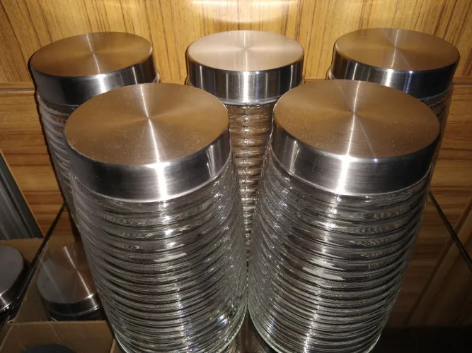 Potes/Vidro c/Relevo/tampa inox.(1,3L)(1300ml)R$ 25,00/(1,7L)(1700ml)R$ 35,00<br>(Unidade)