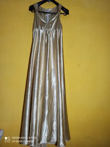 VESTIDO DOURADO