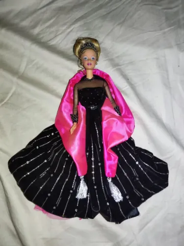 1998 Barbie Doll Happy Holidays Christmas