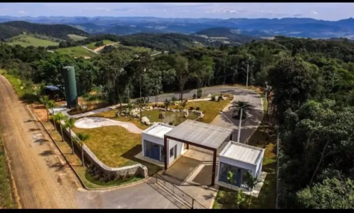 Excelente lote de 1.126 m2 de esquina, condomínio Vale Imperial localizado em Itabirito