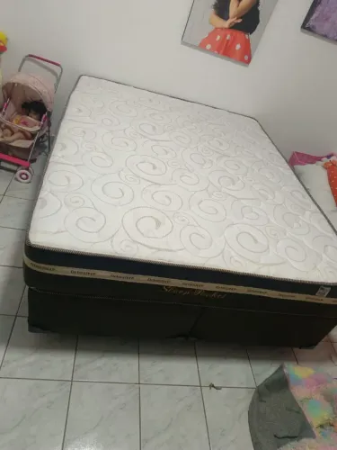 Box queen size marrom com colchão molas ensacadas