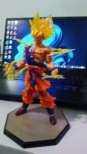 Action Figure Goku Super Saiyajin - Colecionável