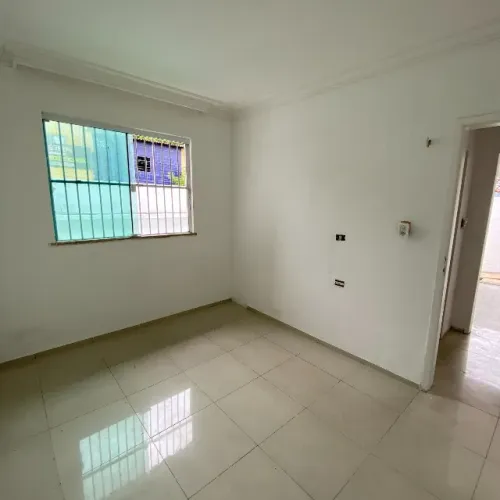 Casa com três quartos sendo um suíte - Jóquei - 108m²