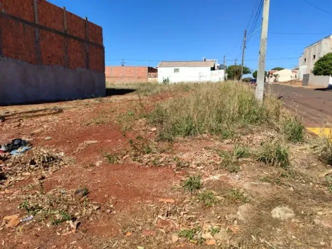 Terreno na Rua Um - `Primeiro de Maio