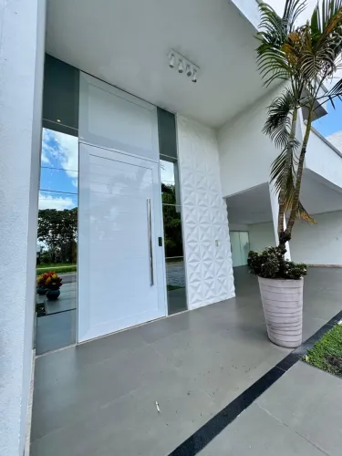 Casa à venda no Residencial Castanheira, 3 suítes, gabinete, 300m2 por 2.5M