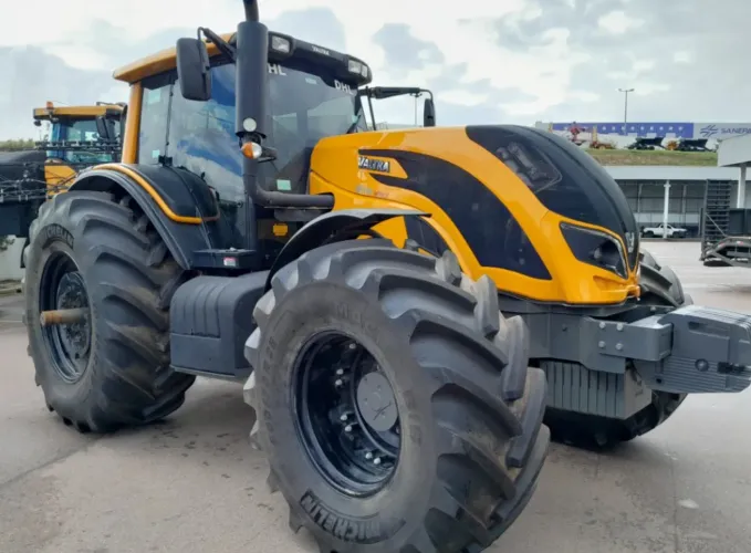 Trator Valtra BH194 ano 2022, 4x4, com 523 horas, em SP