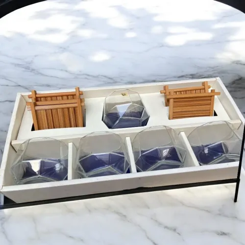 Jogo de copos de vidro com suporte de bambu