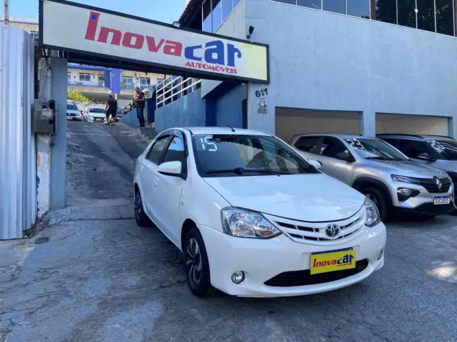 Toyota Etios X Sedan 1.5 Flex 16V 4P Mec. 2015
