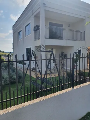 Maravilhosa Casa com 378m² Terreno de 1,700m² piscina Excelente Localização