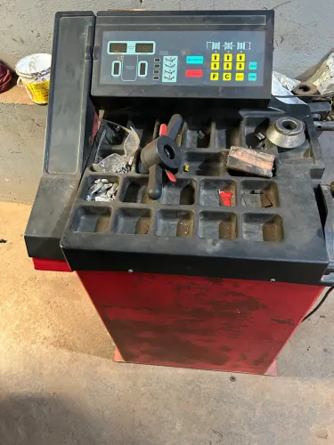 Máquina de Balancear pneus  