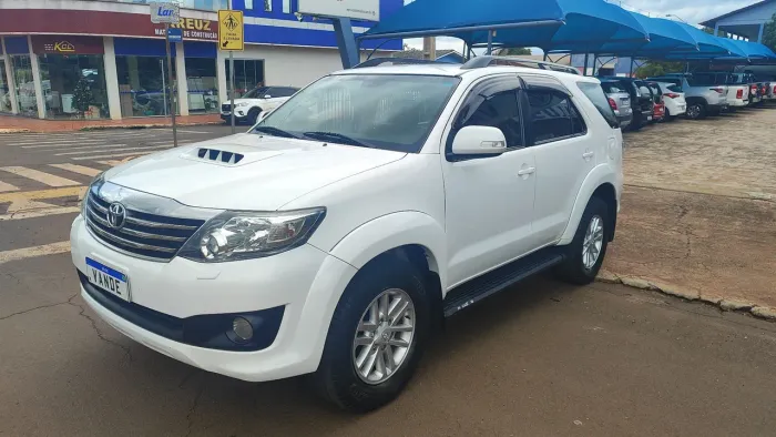 Toyota Hilux SW4 SRV D4-d 4X4 3.0 TDI Dies. AUT 2014