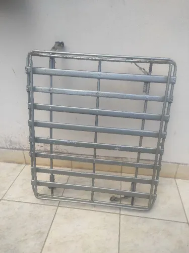 Grade pra carro em ótimo estado