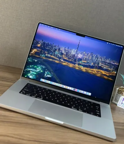 MacBook Pro 2021   A2485  Silver  Processador: M1 Pro SEMI NOVO COM GARANTIA LOJA FISICA